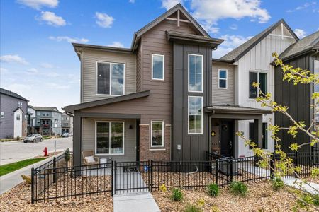 Pacific Collection at The Townes at Skyline Ridge by Century Communities in Castle Pines - photo 41 41