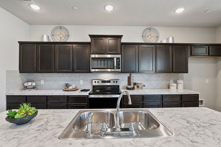 Cloverleaf Crossing Townhomes by HistoryMaker Homes in Mesquite - photo 24