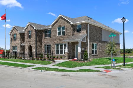 Cloverleaf Crossing Townhomes by HistoryMaker Homes in Mesquite - photo 2