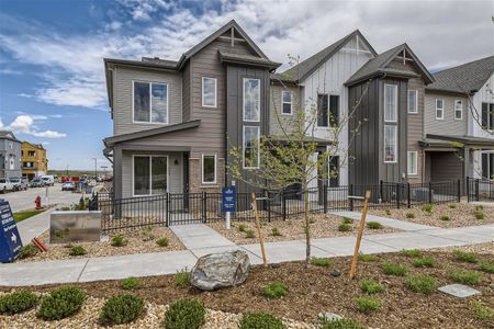 Pacific Collection at The Townes at Skyline Ridge by Century Communities in Castle Pines - photo