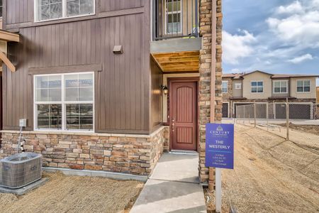 Verona Townhomes by Century Communities in Highlands Ranch - photo 3 3