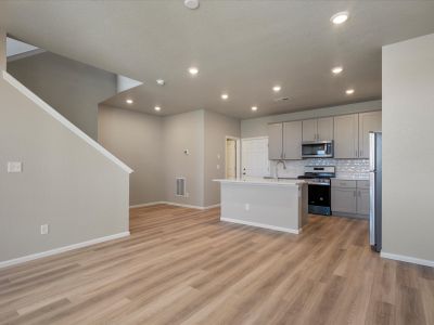 Vive on Via Varra: The Meadow Collection by Meritage Homes in Broomfield - photo 8
