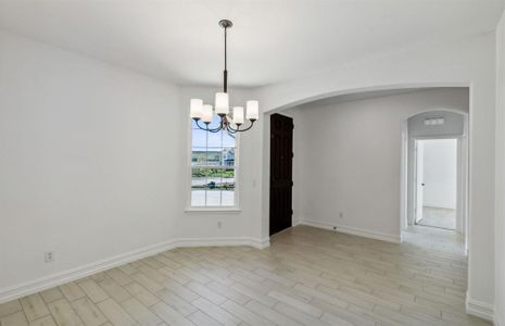 Airy dining room *real home pictured