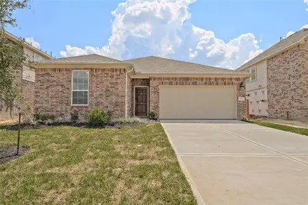 New construction Single-Family house 9926 Pine Forest Court, Baytown, TX 77523 - photo 0