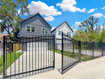 New construction Single-Family house 1050 Marjorie Street, Houston, TX 77088 - photo 0