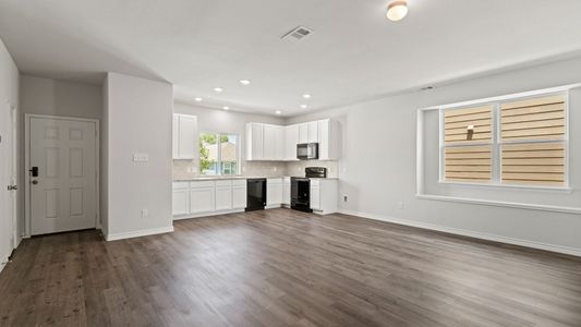 New construction Single-Family house The Magnolia, 5600 Shore Point Trail, Fort Worth, TX 76119 - photo
