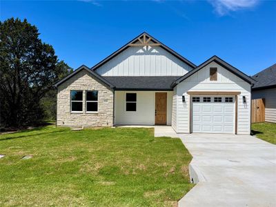 New construction Single-Family house 5820 Barkridge Drive, Granbury, TX 76048 - photo
