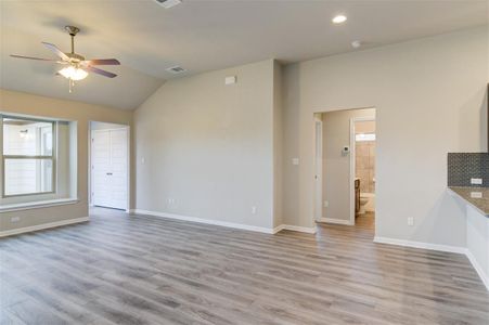 New construction Single-Family house 8169 Daisy Cutter Crossing, Georgetown, TX 78626 - photo 18 18