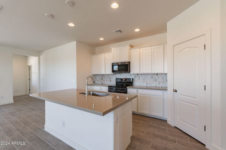 New construction Single-Family house 24196 W Hess Avenue, Buckeye, AZ 85326 - photo 7 7