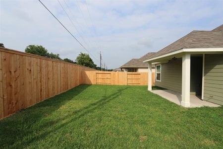 New construction Single-Family house 1214 Filly Creek Drive, Alvin, TX 77511 Periwinkle- photo 16 16