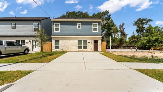New construction Single-Family house 9825 Greenwich Street, Houston, TX 77078 - photo