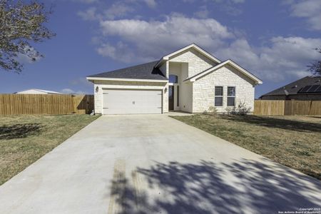 New construction Single-Family house 153 W Medium Meadow Dr, Lytle, TX 78052 - photo 0