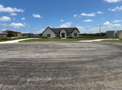 New construction Single-Family house 152 Summer Meadow Dr, La Vernia, TX 78121 - photo 16 16