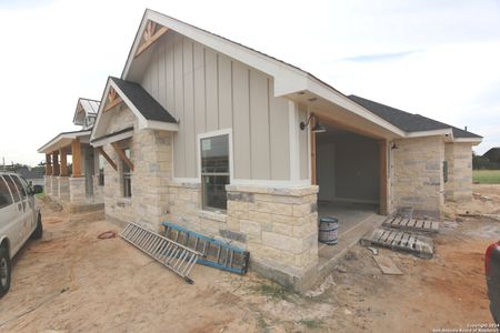 New construction Single-Family house 113 Hondo Ridge, La Vernia, TX 78121 - photo 3 3