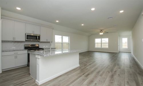 New construction Single-Family house 11786 Airspeed Drive, Conroe, TX 77331 Landmark Series - Kimbell- photo 3 3