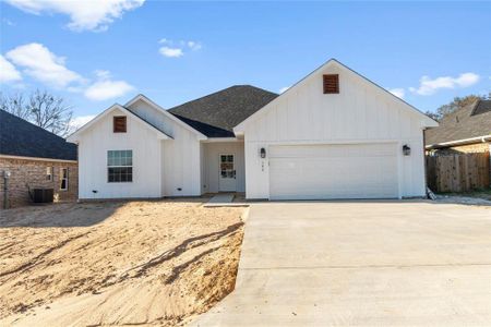 New construction Single-Family house 117 Bexar Street, Mabank, TX 75147 - photo 0