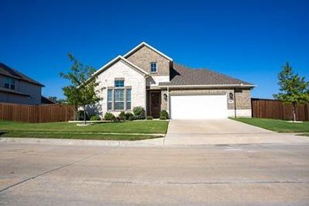 Front of property featuring a front lawn and a garage