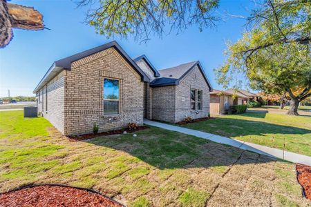 New construction Single-Family house 1002 S Pepperidge Drive, Lancaster, TX 75134 - photo