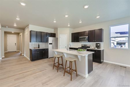 New construction Single-Family house 3462 N Highlands Creek Parkway, Aurora, CO 80019 - photo 5 5