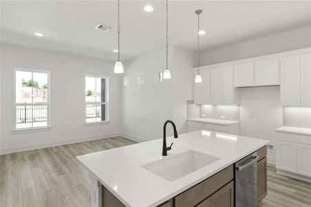 New construction Single-Family house 7802 Ella Lee Ln, Austin, TX 78744 - photo 15 15