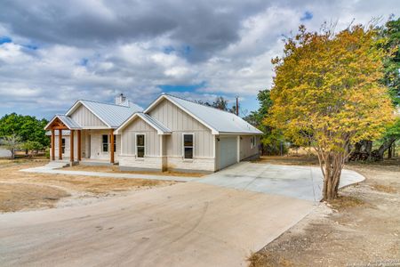 New construction Single-Family house 112 N Stonegate, Boerne, TX 78006 - photo 0