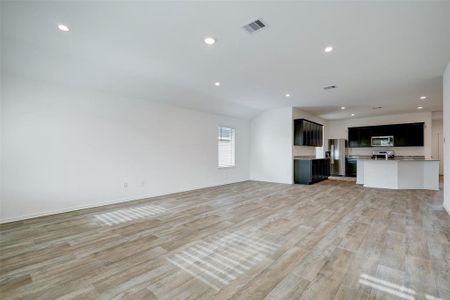 THIS FLOOR PLAN SIMPLIFIES ENTERTAINING WITH A FAMILY ROOM LOCATED RIGHT OFF THE BREAKFAST AREA AND KITCHEN.