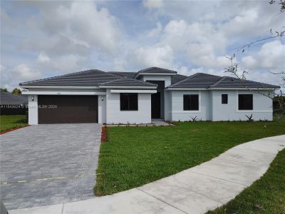 New construction Single-Family house 15561 Sw 159 Terr, Miami, FL 33187 - photo 1 1