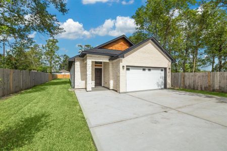 New construction Single-Family house 9707 Lockwood Drive, Houston, TX 77016 - photo 0