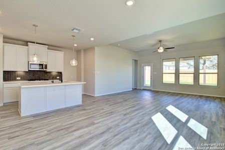New construction Single-Family house 1588 Seekat Drive, New Braunfels, TX 78132 Enclave Series - Capri- photo 3 3