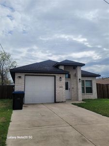 New construction Single-Family house 4313 King Street, Greenville, TX 75401 - photo 1 1
