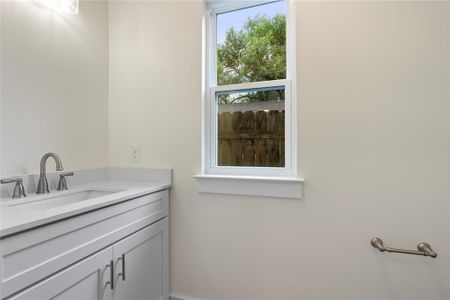 New construction Condo/Apt house 5702 Palo Blanco Ln, Unit B, Austin, TX 78744 - photo 15 15