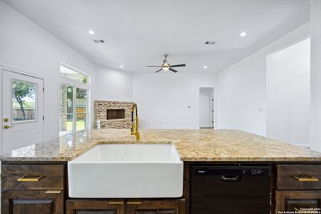 New construction Single-Family house 129 Chinaberry Hill, La Vernia, TX 78121 - photo 16 16