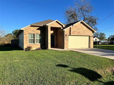 New construction Single-Family house 316 Crockett Street, Texas City, TX 77591 - photo 0