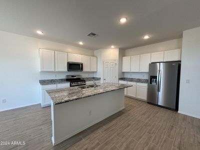 New construction Single-Family house 46969 W Cansados Road, Maricopa, AZ 85139 Larkspur Homeplan- photo 18 18