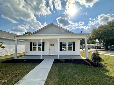 New construction Single-Family house 602 E Johnston Street, Smithfield, NC 27577 - photo 0