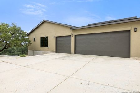 New construction Single-Family house 10119 Kendall Canyon, San Antonio, TX 78255 - photo 2 2