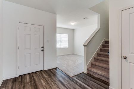 New construction Single-Family house 1301 Gentle Creek Lane, Fort Worth, TX 76052 - photo