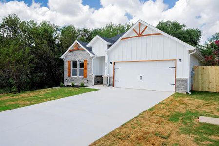 New construction Single-Family house 5812 Black Pine Circle, Granbury, TX 76048 - photo 2 2