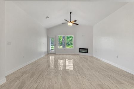 New construction Single-Family house 1312 S Clements Street, Gainesville, TX 76240 - photo 3 3