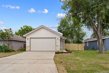 New construction Single-Family house 530 W Byrd Blvd, Universal City, TX 78148 - photo 1 1