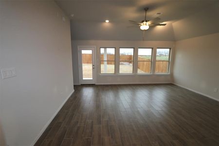 New construction Single-Family house 512 Claremont Drive, Justin, TX 76247 Kingsley - 40' Smart Series- photo 4 4