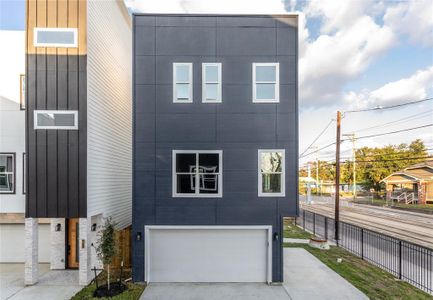 New construction Single-Family house 715 Boundary St, Houston, TX 77009 - photo 0