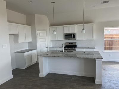New construction Single-Family house 4400 Pentridge Drive, Fort Worth, TX 76036 - photo 3 3