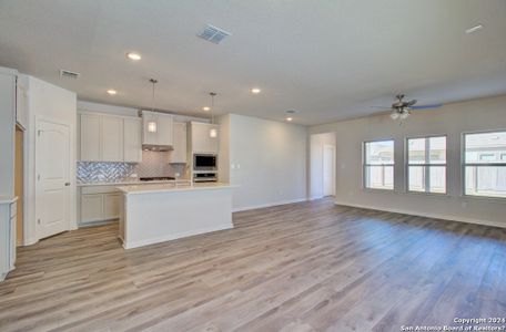 New construction Single-Family house 2050 Chelsea Grove, New Braunfels, TX 78130 Bermuda- photo 7 7