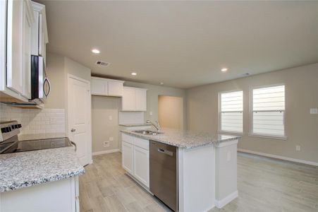 New construction Single-Family house 8207 Westcott Street, Houston, TX 77016 - photo 8 8