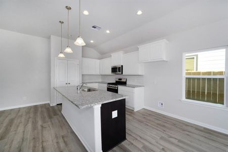 New construction Single-Family house 855 Waukegan Road, Conroe, TX 77306 - photo 9 9