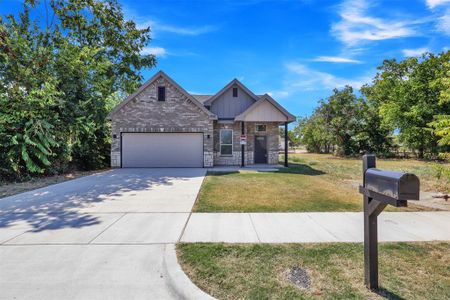 New construction Single-Family house 1708 Vicennes Street, Fort Worth, TX 76105 - photo 0