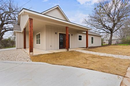 New construction Single-Family house 622 E Chambers Street, Cleburne, TX 76031 - photo 1 1