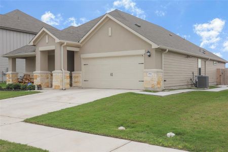 New construction Single-Family house 204 Golden Plains Pkwy, Hutto, TX 78634 - photo 2 2