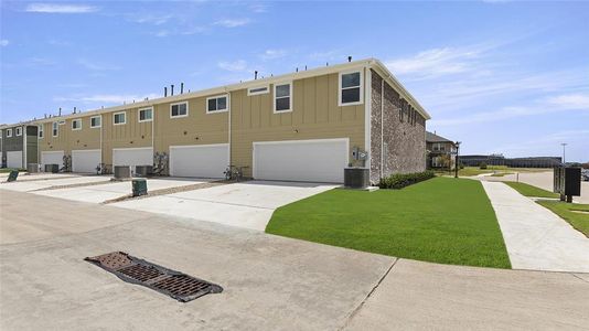 New construction Townhouse house 3001 Willow Wood Court, Unit 11, Heartland, TX 75114 - photo 25 25